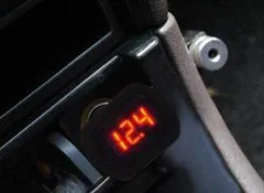 BIGSTREN ISO 961 Voltmeter LCD Autó akkumulátor feszültségmérő 12-24V