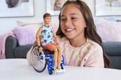 Mattel Barbie Ken Modell kerekesszékben, kék kockás felsőben -195 HJT59