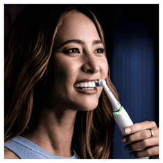 Oral-B iO 10 White elektromos fogkefe