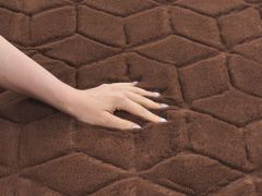 Beliani Barna műnyúlszőrme szőnyeg 160 x 230 cm THATTA
