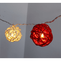 Iris Gömb alakú fonott/rattan/4m/fehér + piros/20db LED-es/3xAA elemes fénydekoráció (101-07) (101-07)