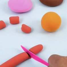 BigBuy 48 darabos, 12 színű gyurma készlet műanyag szobrász szerszámokkal - fejleszti a kézügyességet és a kreativitást - puha, könnyen gyúrható, keverhető (BB-21656)