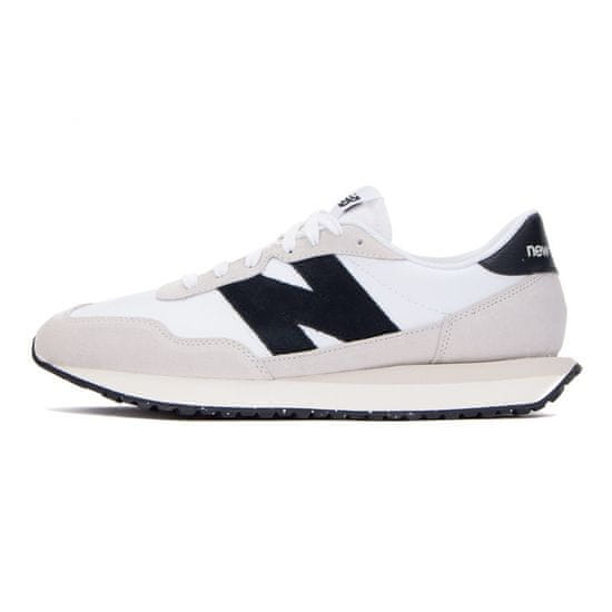 New Balance Cipők fehér 237