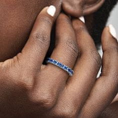 Pandora Csillogó ezüst gyűrű kék kristályokkal Eternity 190050C02 (Kerület 52 mm)