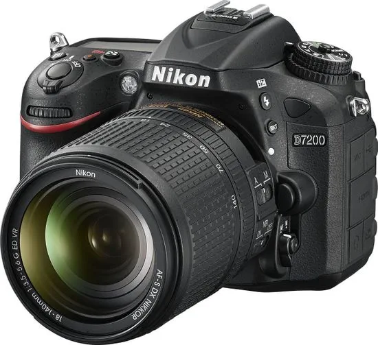 NIKON D7200 + 18-140 VR Digitális fényképezőgép