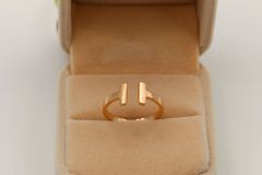Troli Nyitott rózsaszín arany bevonatú acél gyűrű (Kerület 58 mm)