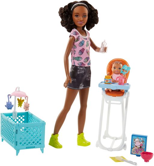 Mattel Barbie bébiszitter játékkészlet - baba kék pólóban