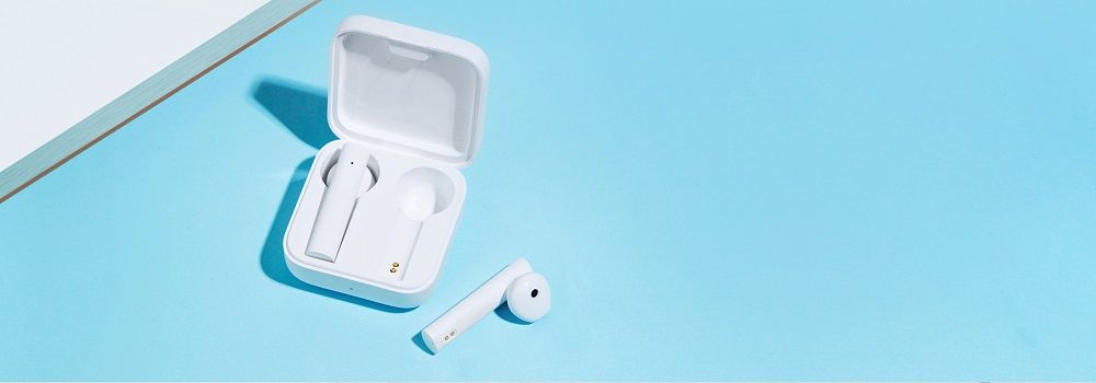 stílusos vezeték nélküli fejhallgató xiaomi mi true wireless earphones 2 basic Bluetooth gyors csatlakozás remek hangvezérlésű érintőmikrofon handsfree hívásra 5 órát kitart a töltőtok a fülhallgató 3 teljes töltésre, könnyű a fülben