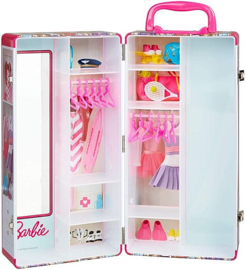 Klein Barbie ruhatár bőröndben