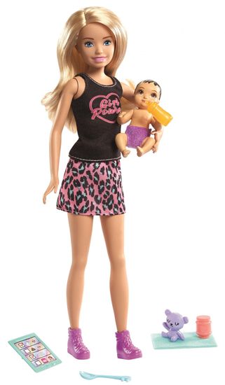 Mattel Barbie szőke bébiszitter kisbabával GRP10