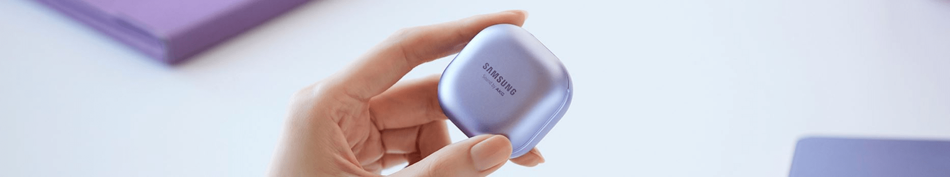 Eredeti vezeték nélküli Bluetooth fejhallgató Samsung Galaxy Buds az ANC zajcsökkentéshez 99% -os környezeti zajcsökkentés automatikus környezeti váltás beszéd közben nem szükséges kihúzni a fejhallgatót Kétirányú hangszórók nagyobb meghajtó 11mm-es mélynyomóval és 6,5 mm-es magassugárzóval az AKG zajmentes hívásaiból 360 fokos hang a dolby fejkövető technológiának köszönhetően automatikus váltás a zene és a hangforrások között hangvezérlés Bixby smartthings alkalmazás a fejhallgató megtalálásához zenét megosztva egy baráttal szellőzőnyílásokkal egyensúlyozva a fülben lévő nyomást 5 óra kitartás további 13 esetet ad hozzá teljes állóképesség 18 óra kikapcsolva 8 óra 20 hozzáad egy tokot 5 perc gyorstöltéssel, az ipx7 30 percig tart 1 m vízben