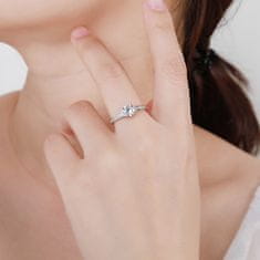 MOISS Elegáns ezüst gyűrű átlátszó cirkónium kővel R00006 (Kerület 49 mm)