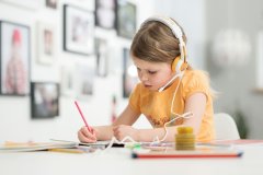 BuddyPhones School+ gyermek fejhallgató mikrofonnal, sárga