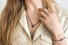 BeWooden női nyaklánc fából készült részletekkel Apis Nox Necklace Heart fekete