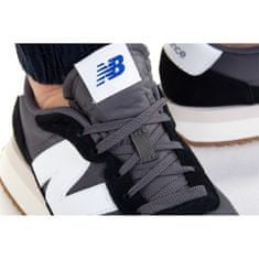 New Balance Cipők fekete 43 EU 237