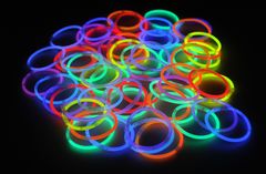 CoolCeny Ragyogó botok lightstick – 100 db neon pálca. Tökéletese a pártikra, és ünnepségekre!