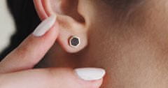 BeWooden női fülbevaló fából készült részletekkel Rea Earrings Hexagon univerzális