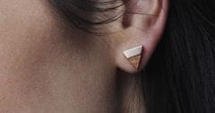 BeWooden Fülbevaló fából készült részletekkel Rea Earrings Triangle egyetemes bézs